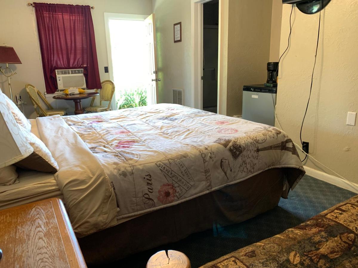 Phillips Historic Motel & Cottages 罗宾斯维尔 外观 照片