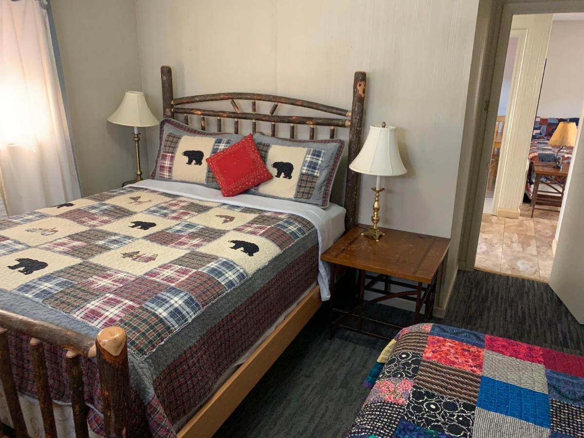 Phillips Historic Motel & Cottages 罗宾斯维尔 外观 照片